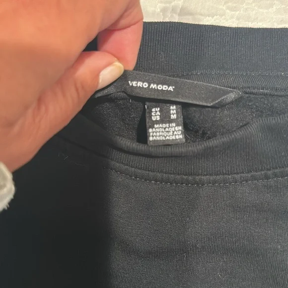 Vero Moda Medium Black Sweatshirt Worn Once - Picture 3 of 3